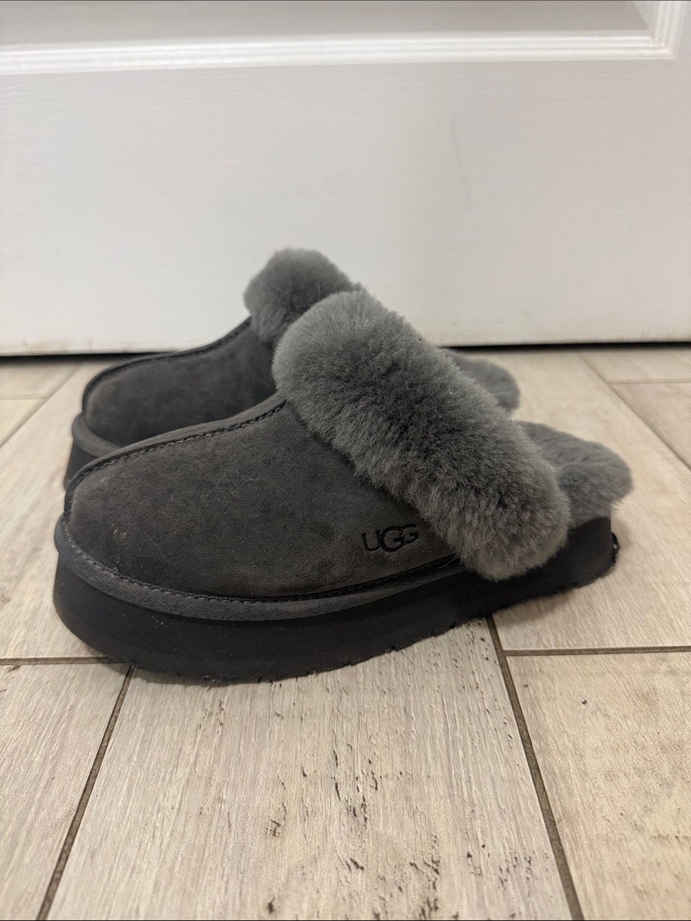 UGG Women Disquette Grey Suede Shearling Slip-On Slippers